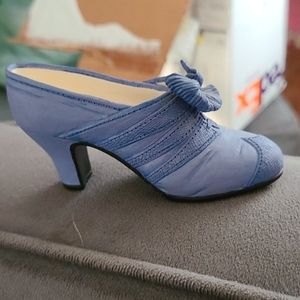 Just the Right Shoe "Class Act"